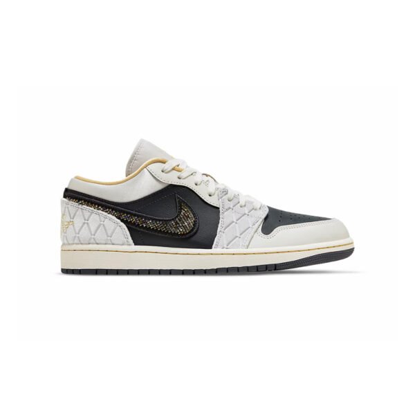 Arstore - Nike Air Jordan 1 Low Beaded Swoosh Unisex Sneakers - Nero Scamosciato - Black
