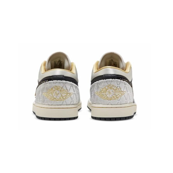 Arstore - Nike Air Jordan 1 Low Beaded Swoosh Unisex Sneakers - Nero Scamosciato - Black