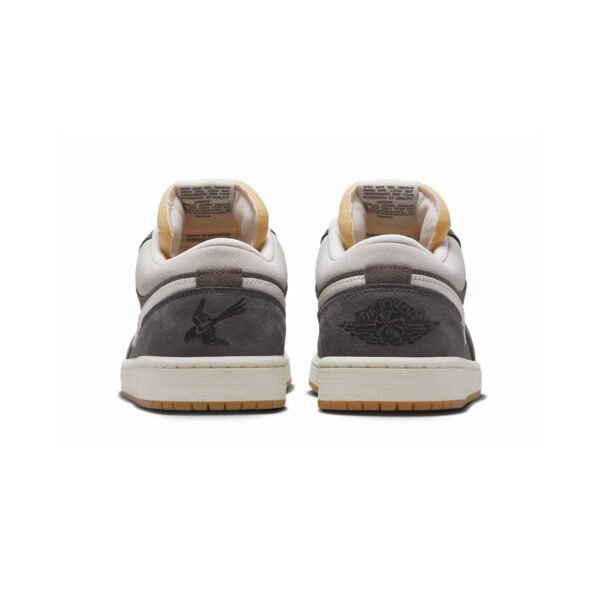 Arstore - Nike Air Jordan 1 Low SNKRS Day Korea Magpie Unisex Sneakers - Bianco Scamosciato - White