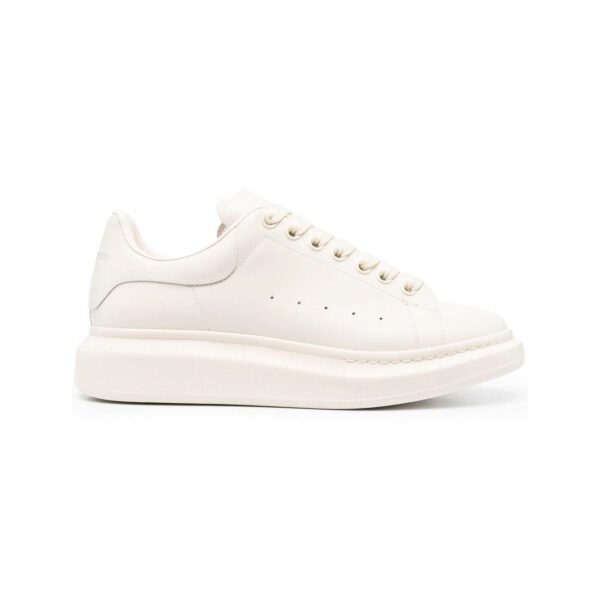 Alexander McQueen Sneakers Oversized Triple White in Pelle Bianca