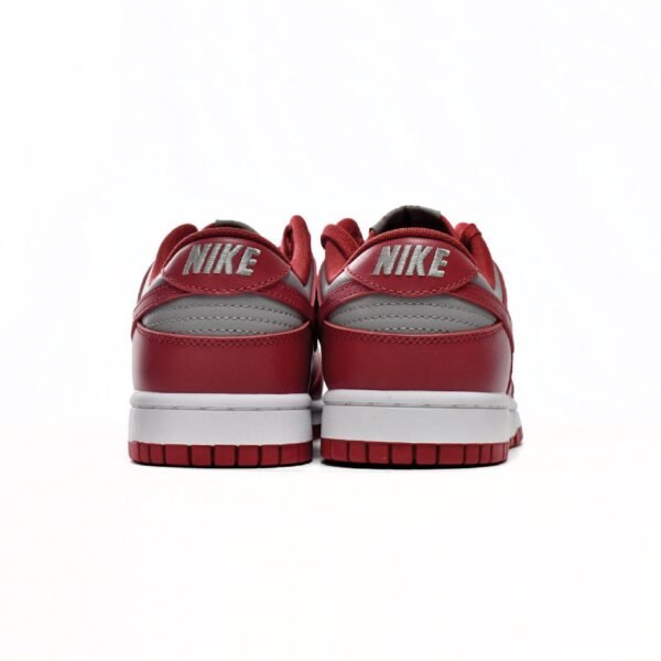 Arstore - Nike Dunk Low UNLV Grigio Medio/Rosso Varsity Unisex Sneakers