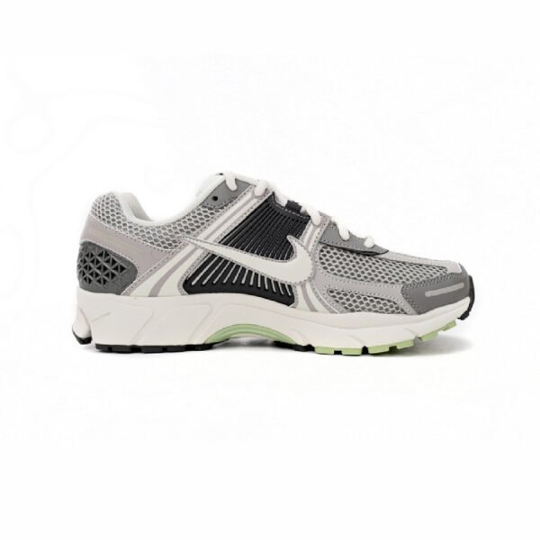 Arstore - Nike Air Zoom Vomero 5 Ciottolo Peltro Piatto Unisex Sneakers - Cobblestone