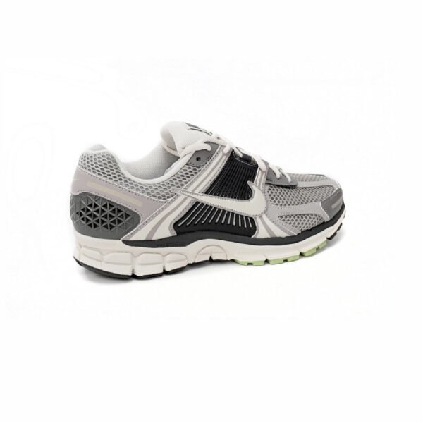 Arstore - Nike Air Zoom Vomero 5 Ciottolo Peltro Piatto Unisex Sneakers - Cobblestone