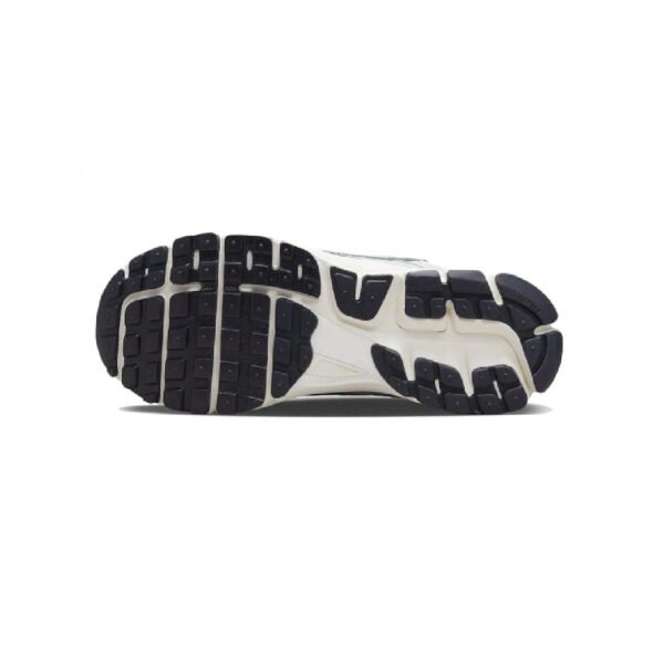 Arstore - Nike Air Zoom Vomero 5 Argento Unisex Sneakers - Silver